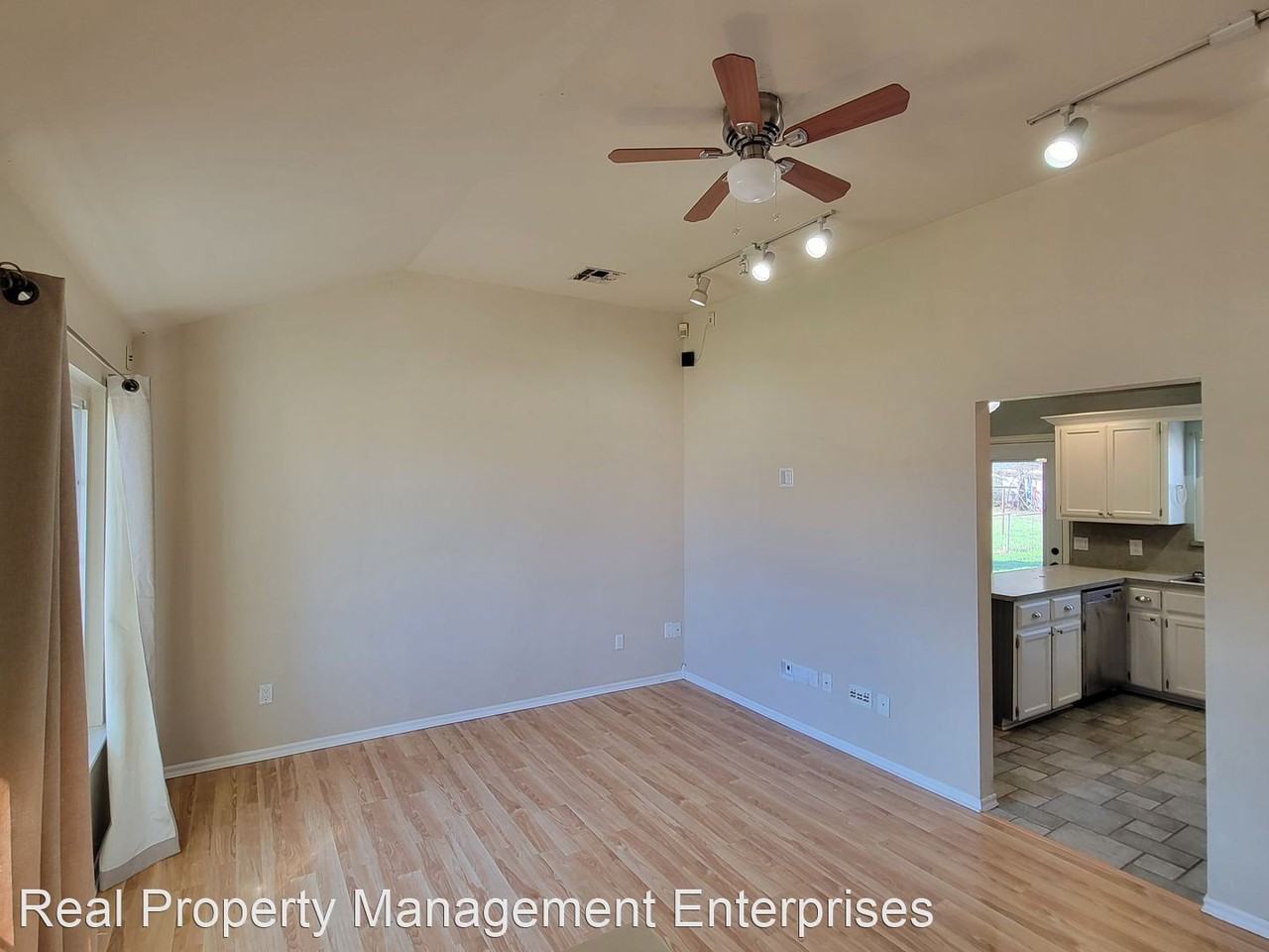 4205 Se 47th St - Photo 2 of 16