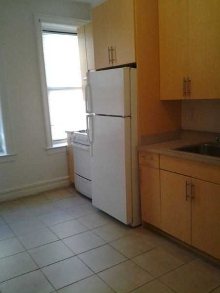 OMG, 1-bd for $1300 - Photo 2 of 2