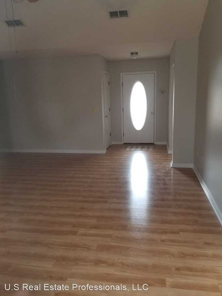 504 Bedford Ct - Photo 2 of 20