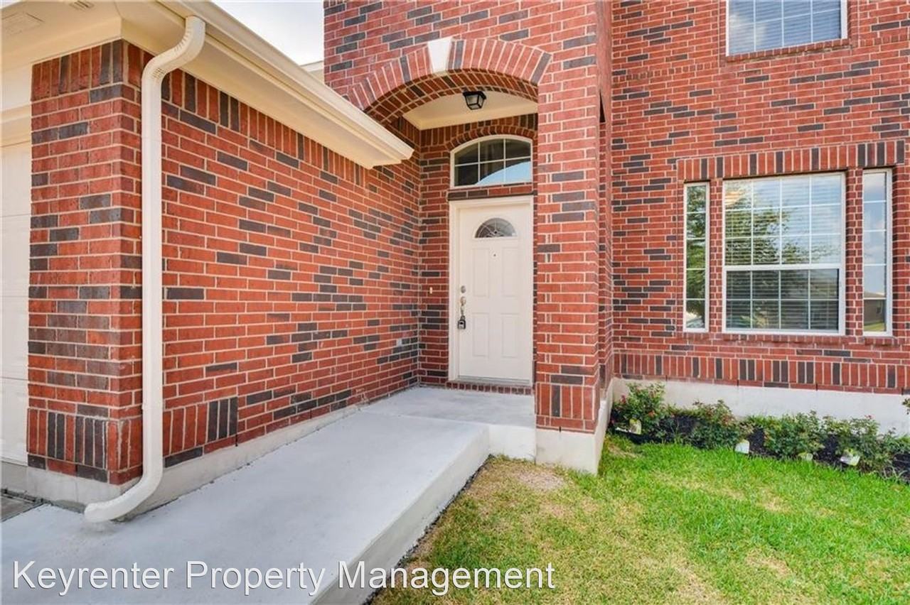 1540 Tonia Loop - Photo 3 of 32