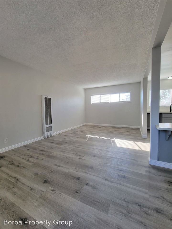 1129-1135 W 10th Street - Photo 3 of 8