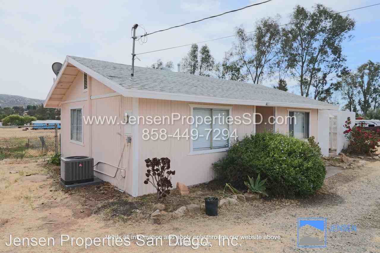 1523 Elm St - Photo 2 of 16