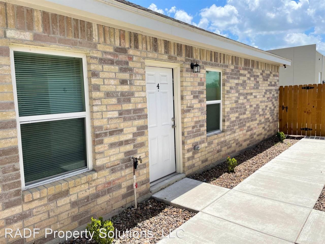 5102 N Hiawatha - Photo 3 of 14