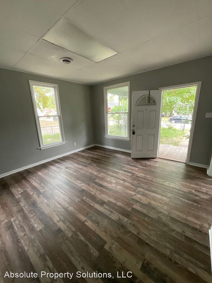 501 N Roane St - Photo 2 of 13