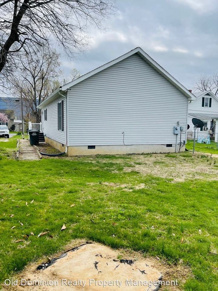 9609 Cadet Rd - Photo 2 of 15