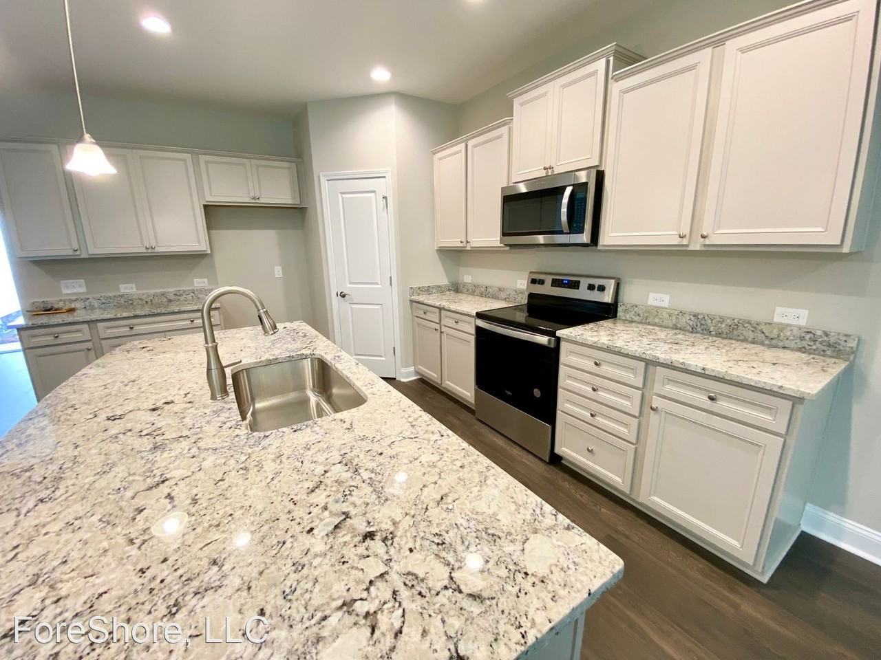 203 Danner Dr - Photo 3 of 17