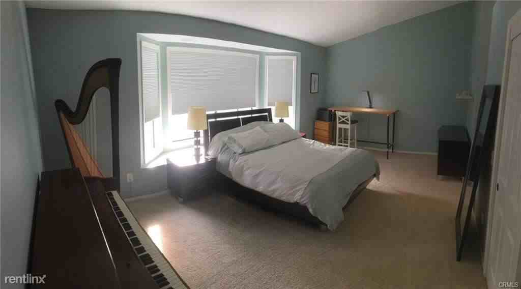 117 E Wilson St #1 - Photo 3 of 10