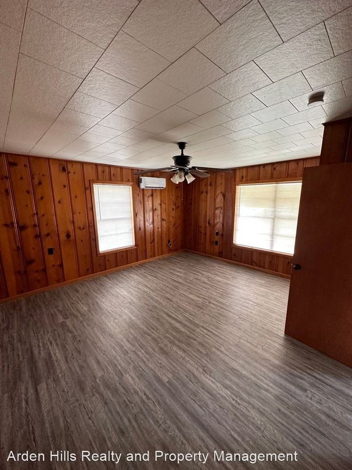 123 Center Point Dr E - Photo 2 of 8