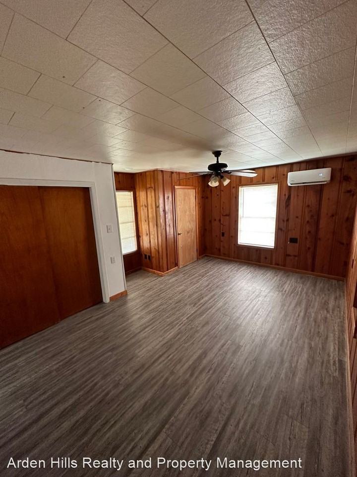 123 Center Point Dr E - Photo 3 of 8