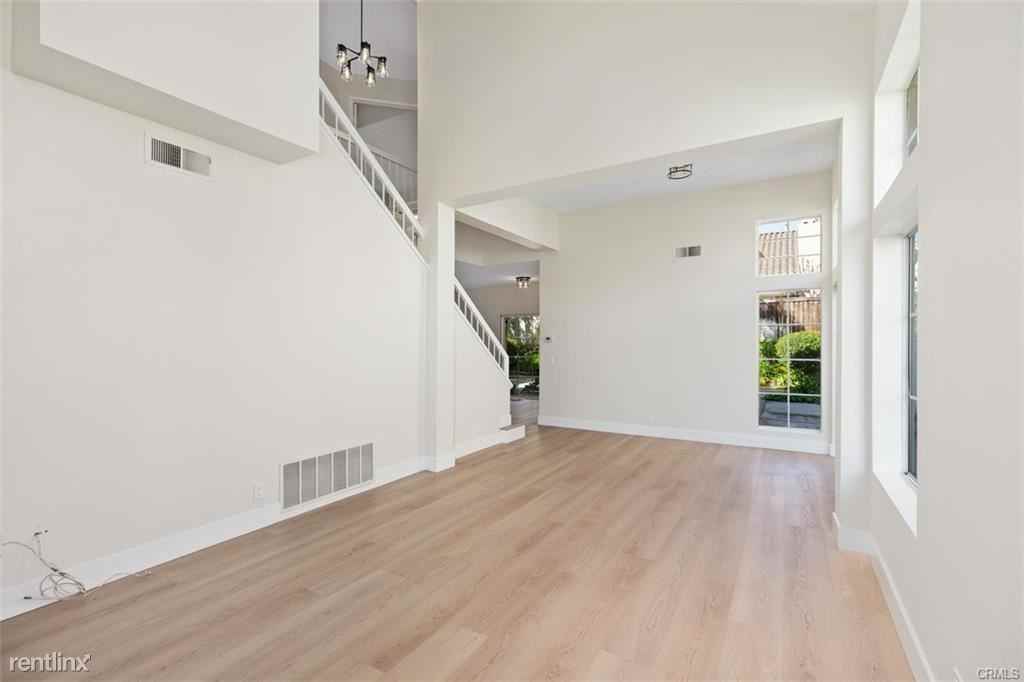 26371 Eva St - Photo 2 of 10