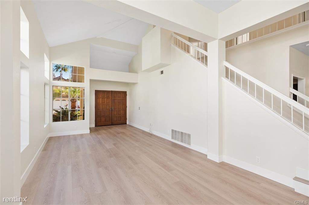 26371 Eva St - Photo 3 of 10