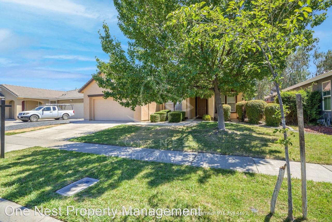 2168 Summerfield Ln - Photo 2 of 26