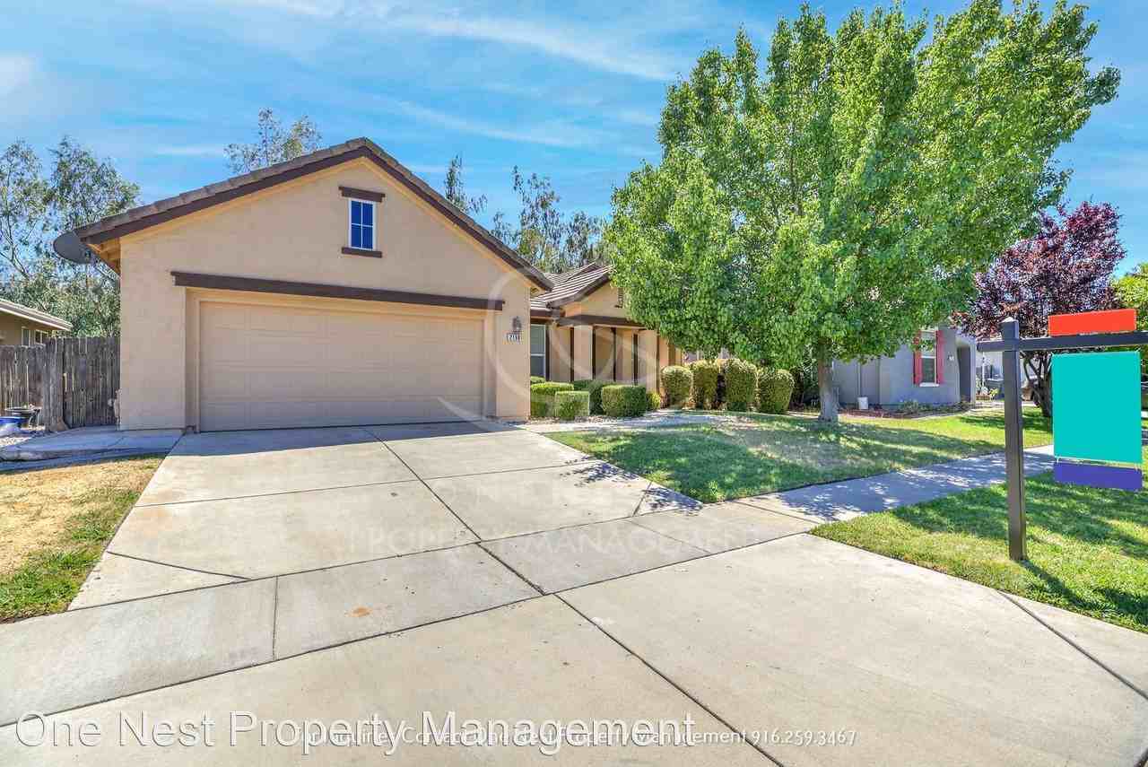 2168 Summerfield Ln - Photo 3 of 26