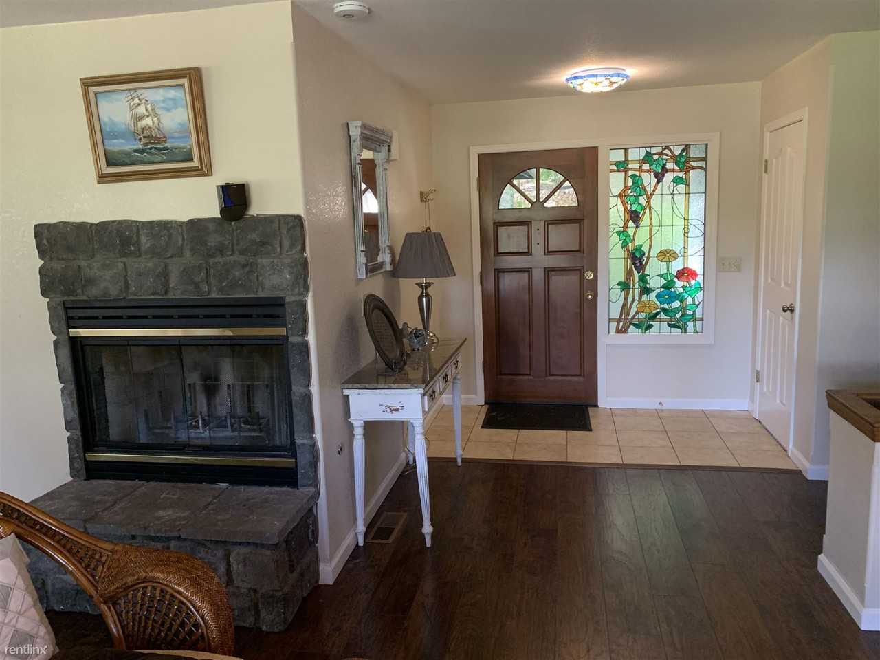 2916 Buckingham Dr - Photo 3 of 32