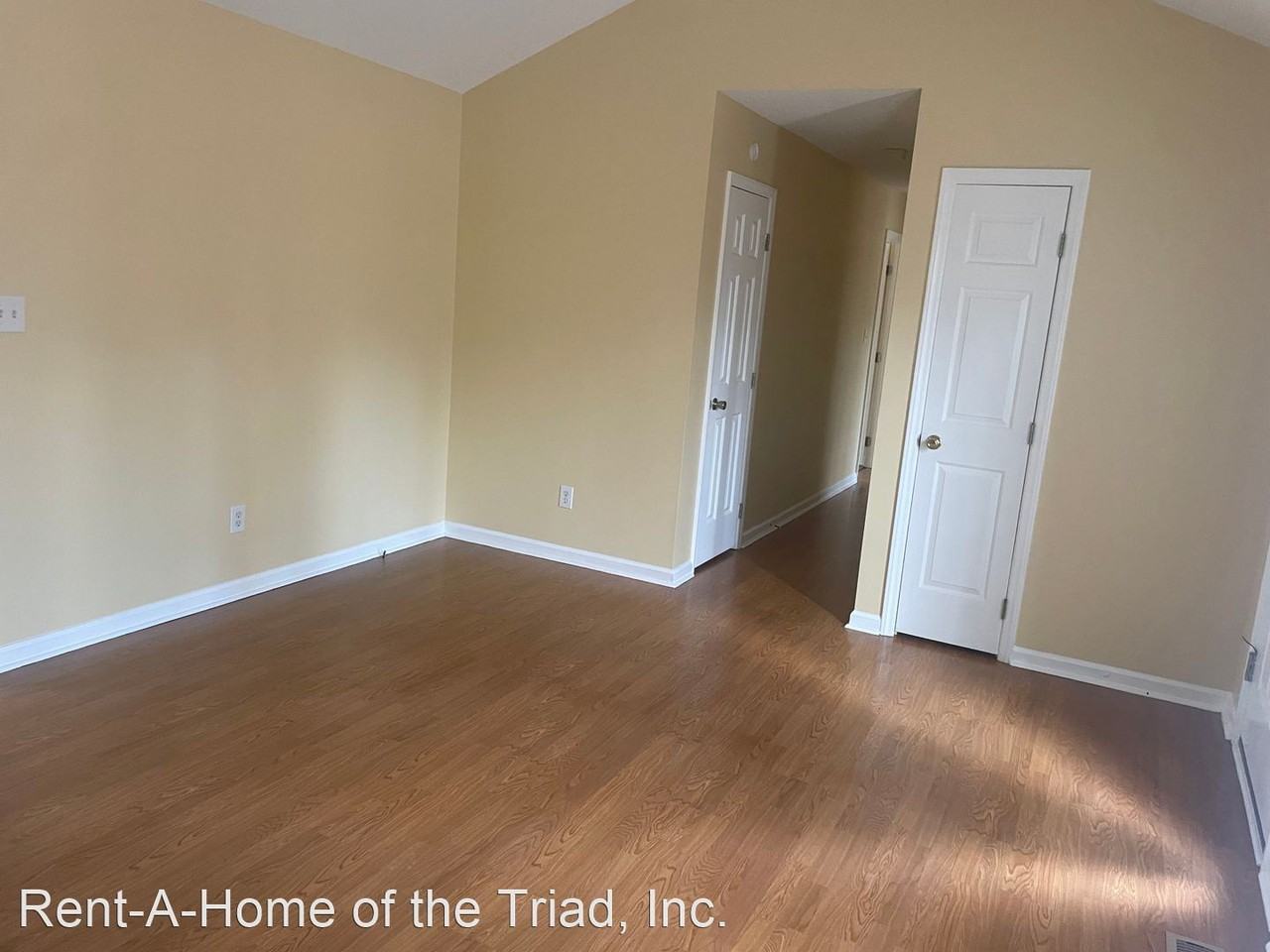 1806 Little Rd - Photo 3 of 11