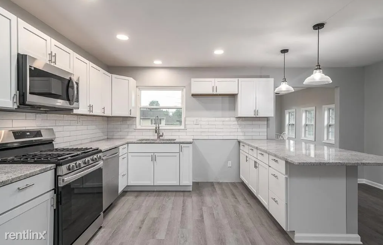 1706 Tennyson Dr - Photo 2 of 9