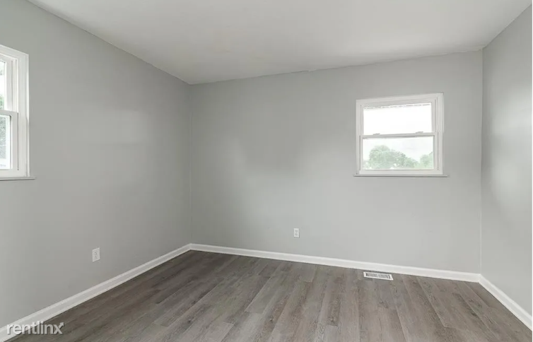 1706 Tennyson Dr - Photo 3 of 9
