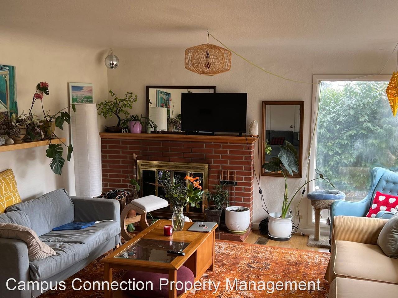 2760 Emerald St - Photo 2 of 29