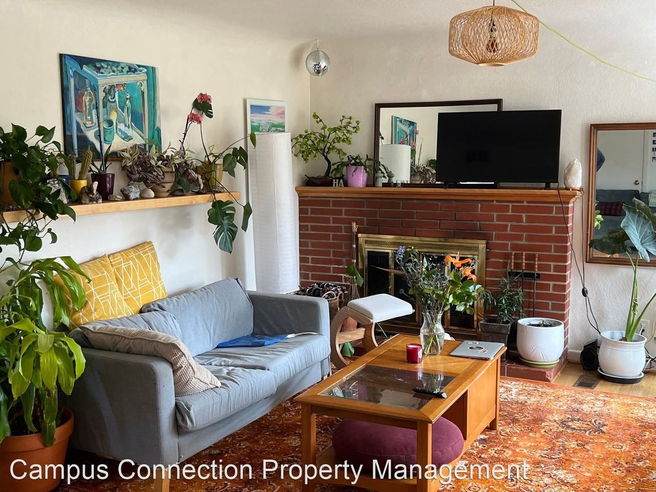 2760 Emerald St - Photo 3 of 29