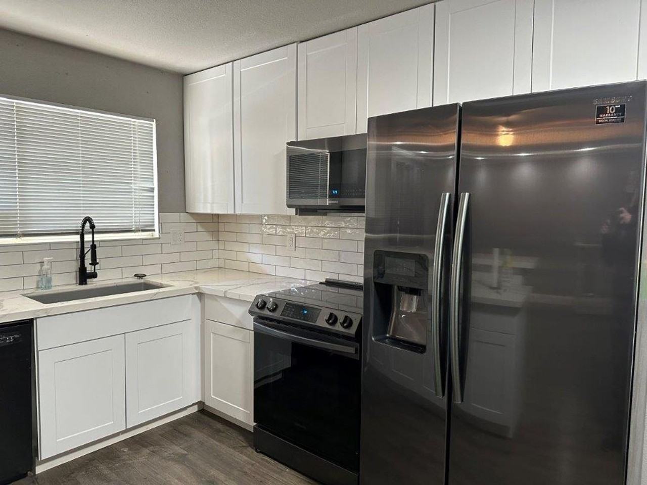 242 Mount Hood Ct - Photo 3 of 14