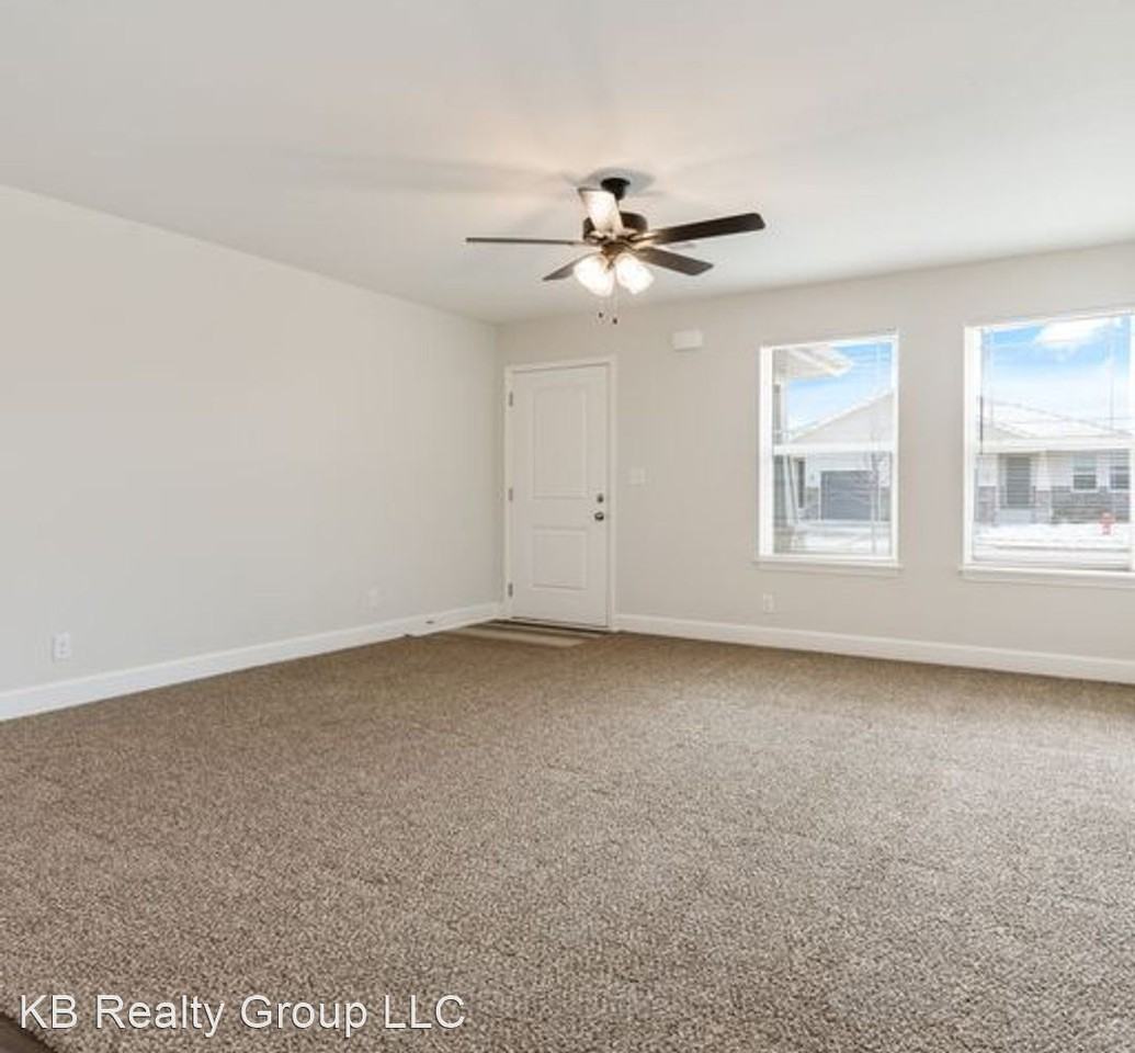 405 Se Rock Garden Ln - Photo 3 of 13