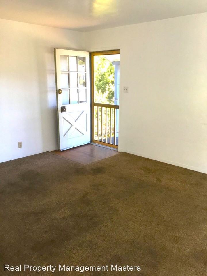 1225 D St - Photo 2 of 9