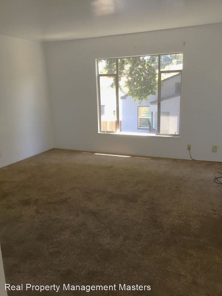 1225 D St - Photo 3 of 9