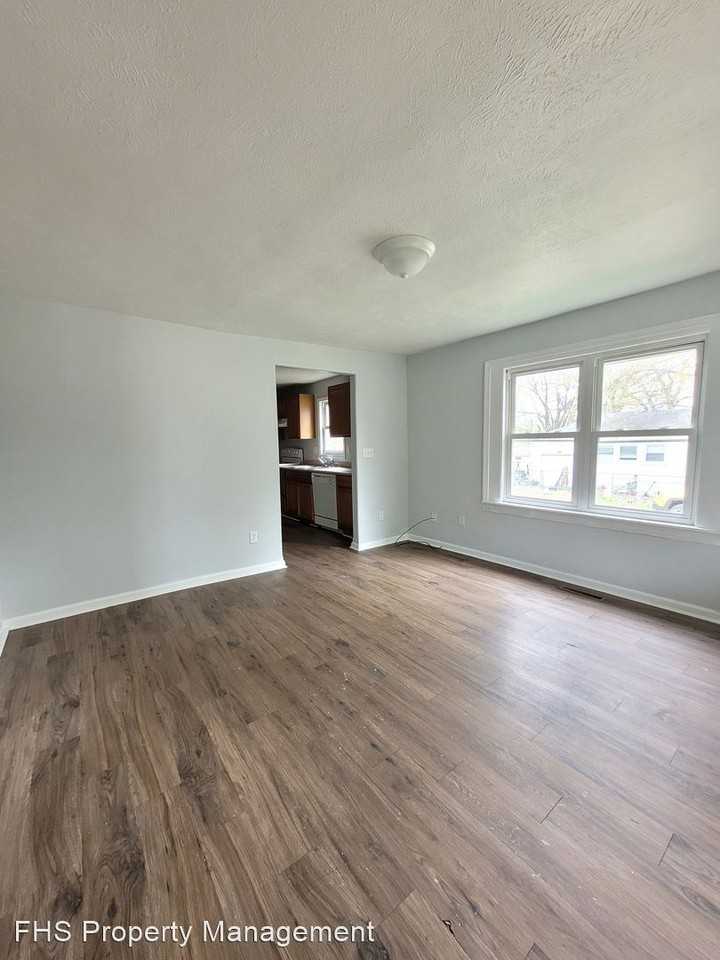 1501 W High St - Photo 2 of 15