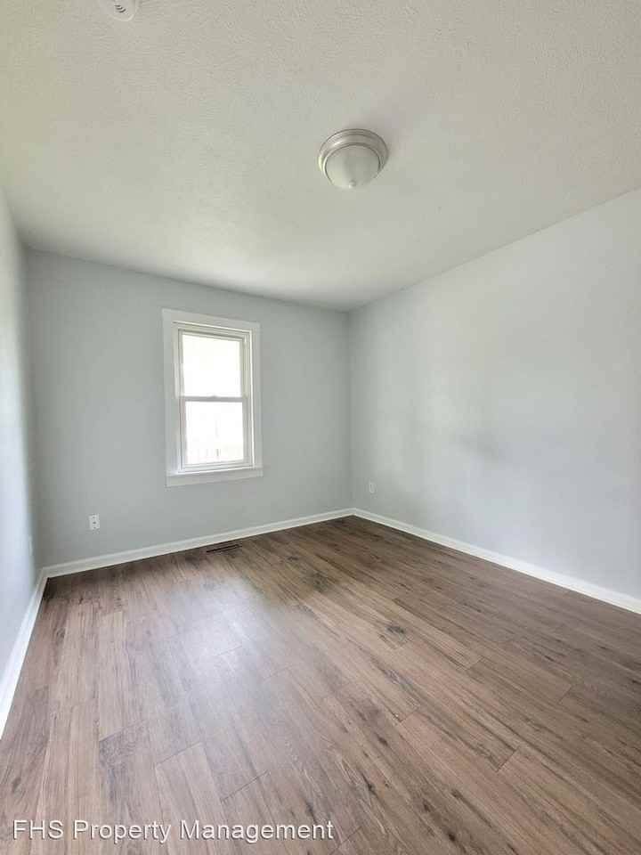 1501 W High St - Photo 3 of 15