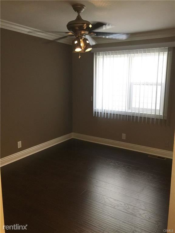 203 30th St #A - Photo 3 of 10