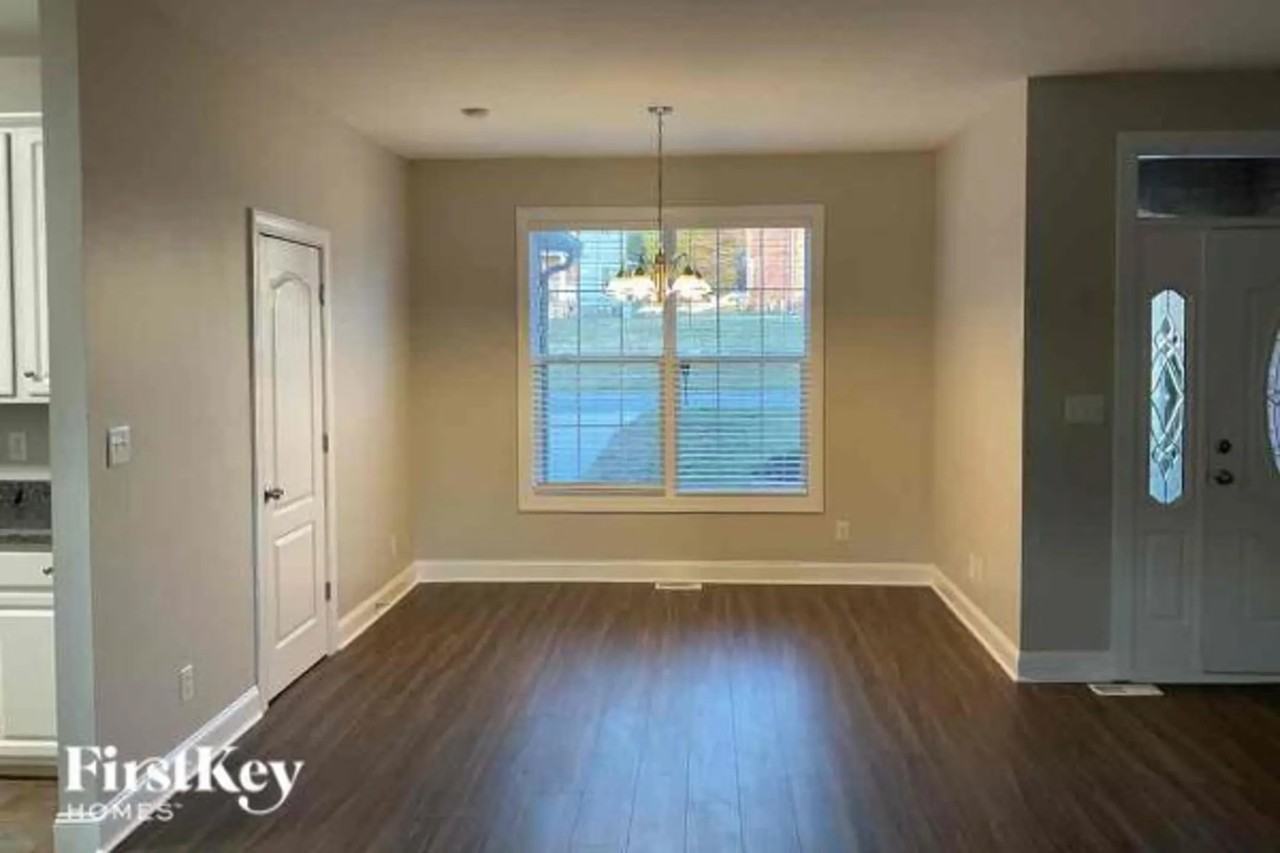 1204 Dogwood Ln - Photo 3 of 10