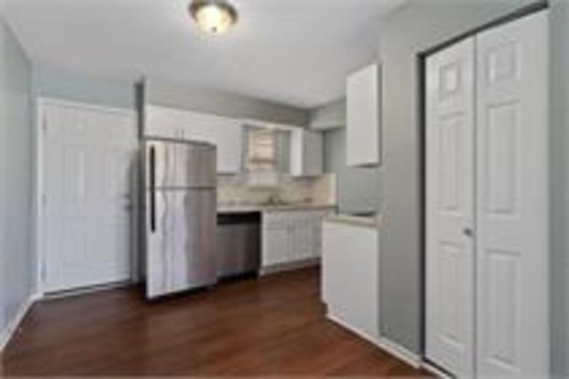 214 Se Wingate St - Photo 2 of 7