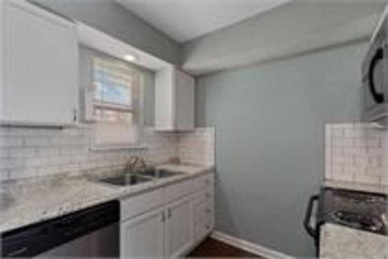 214 Se Wingate St - Photo 3 of 7