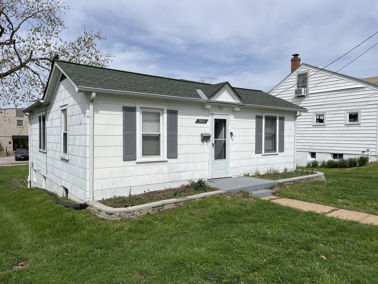 2811 Brazeau Ave - Photo 3 of 30