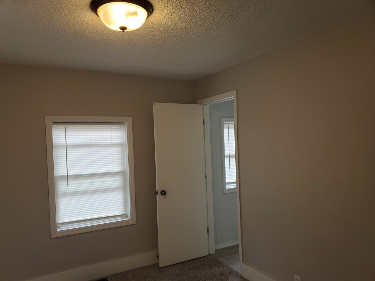 1437 E Garfield Ave - Photo 3 of 7