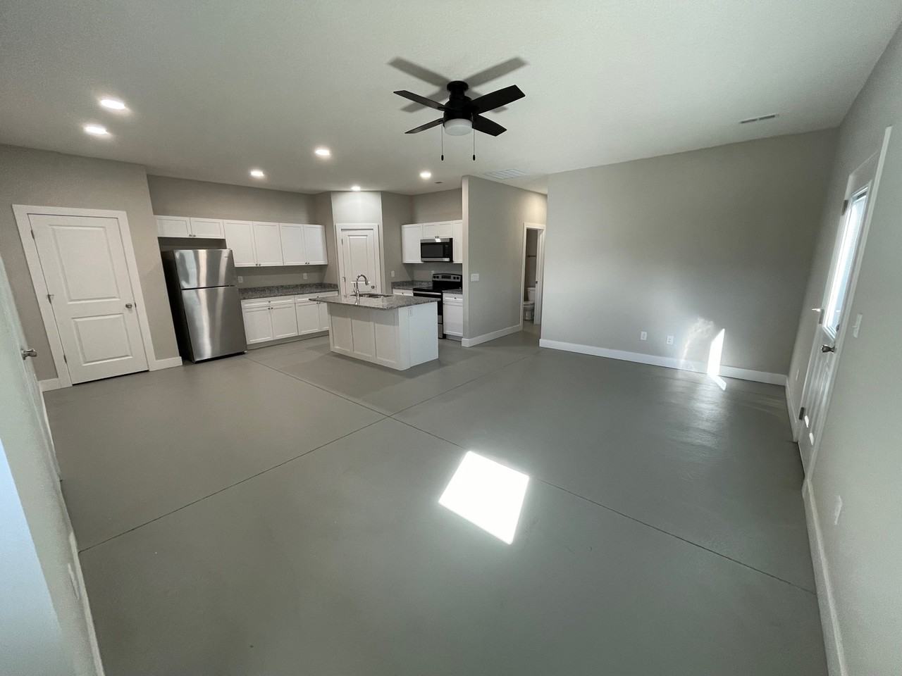 5236 N Cypress Cir - Photo 2 of 9