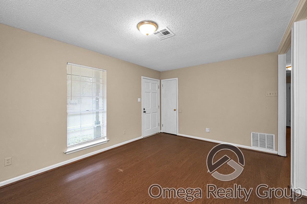 217 Clubview Dr - Photo 3 of 24