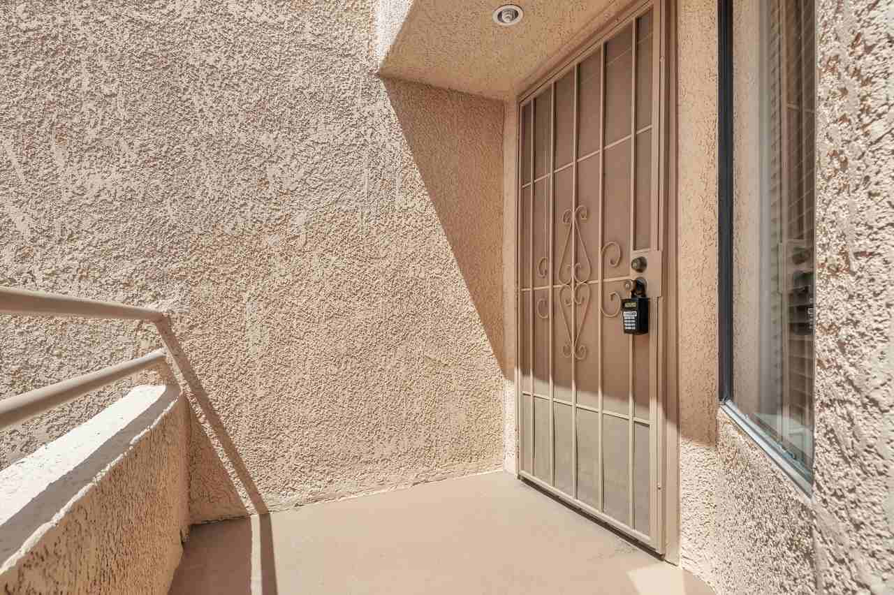 5675 N Camino Esplendora #2210 - Photo 2 of 25