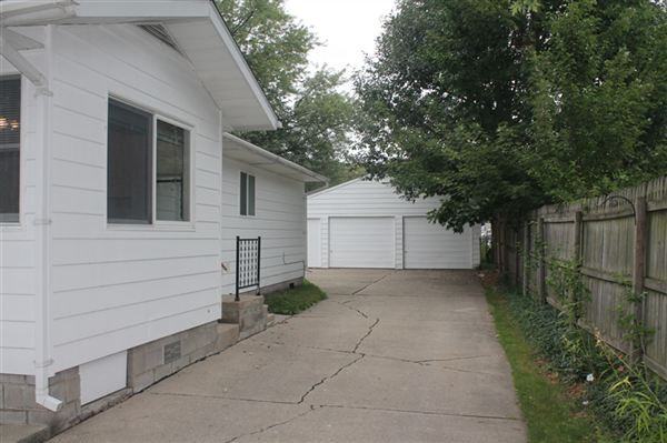 37183 Jefferson Ave - Photo 3 of 10