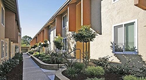 141 Flora Ave - Photo 5 of 25