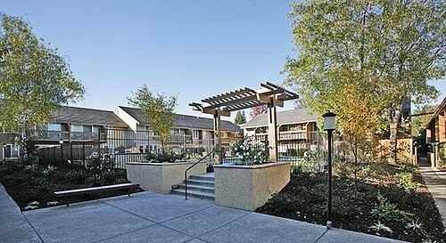 141 Flora Ave - Photo 6 of 25