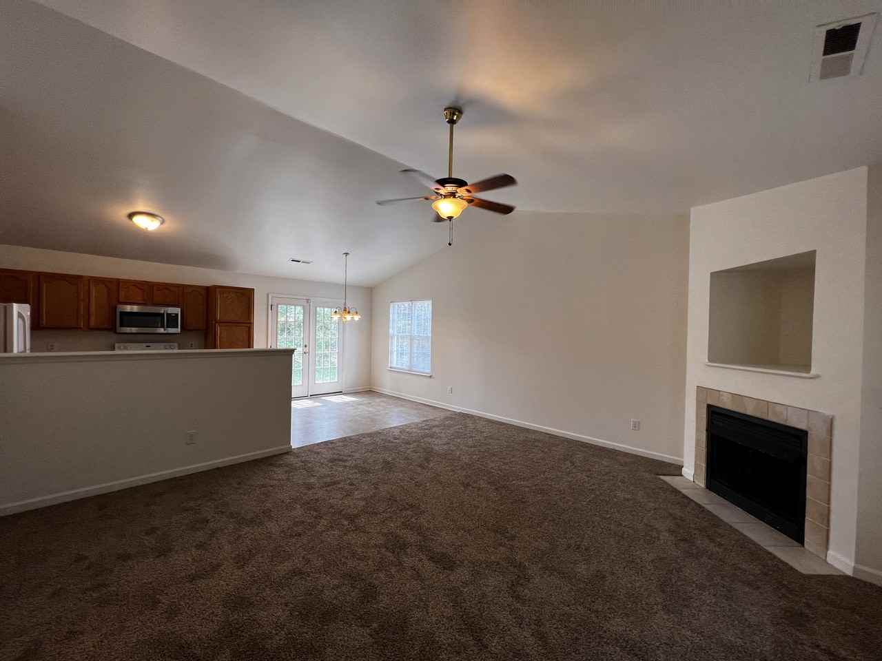 242 Jadin Ct - Photo 4 of 18