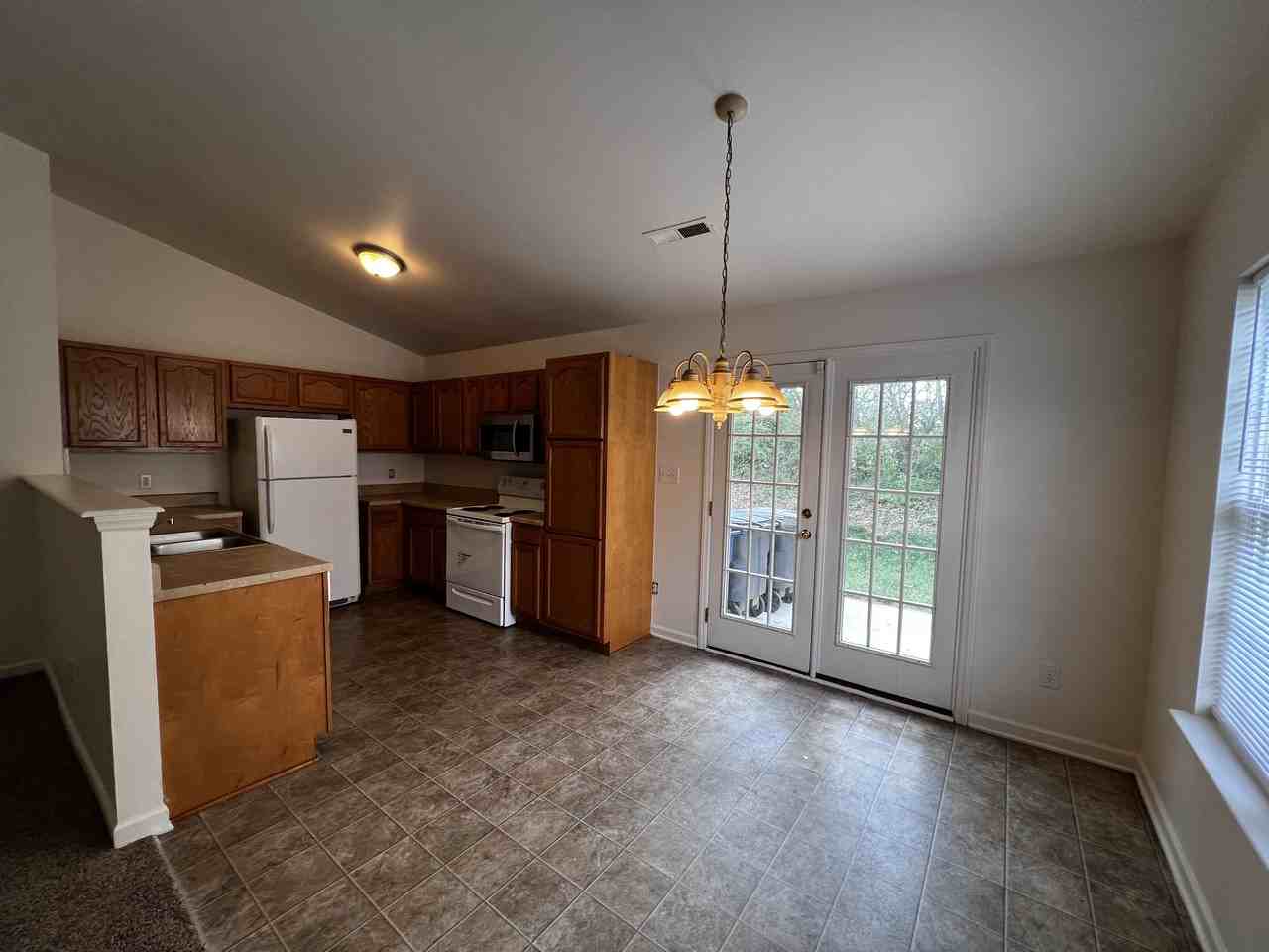 242 Jadin Ct - Photo 5 of 18