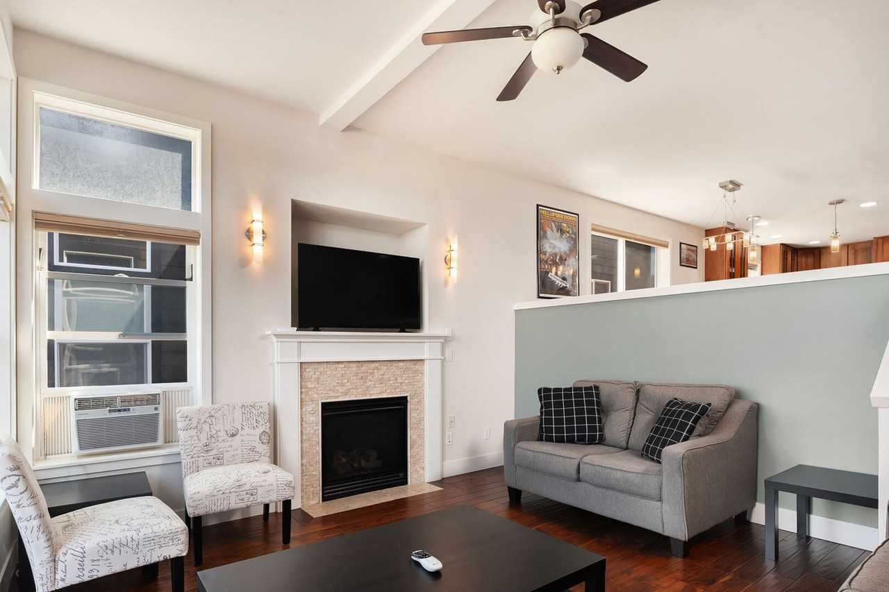 213A 26th Ave E #1 - Photo 3 of 18