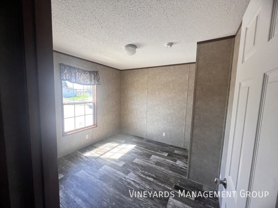 1906 Emerson Ave - Photo 2 of 12