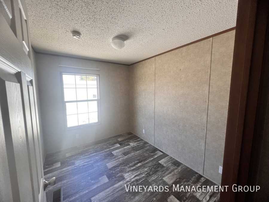 1906 Emerson Ave - Photo 3 of 12