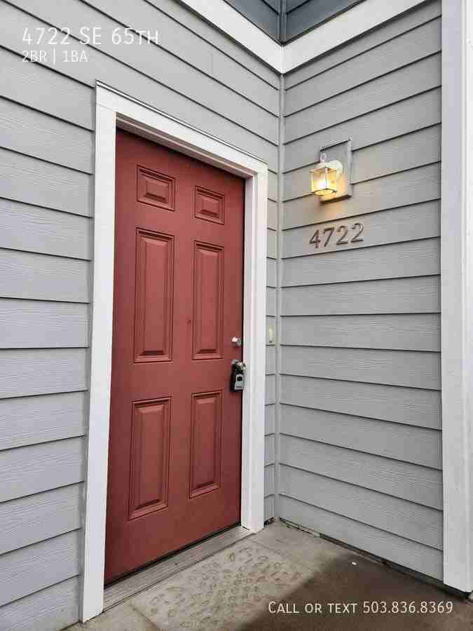 4722 Se 65th Ave - Photo 2 of 20
