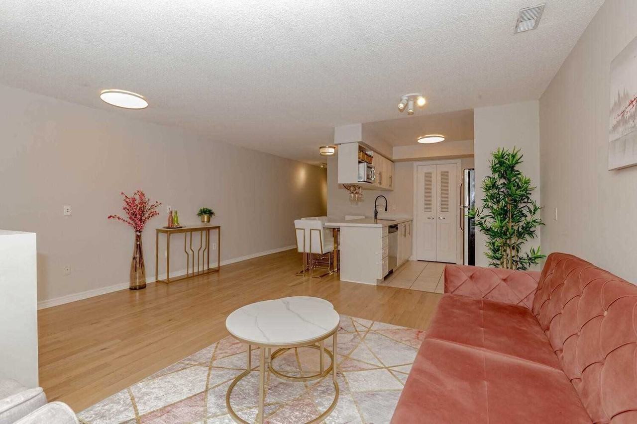 60 Aerodrome Crescent - Photo 2 of 12
