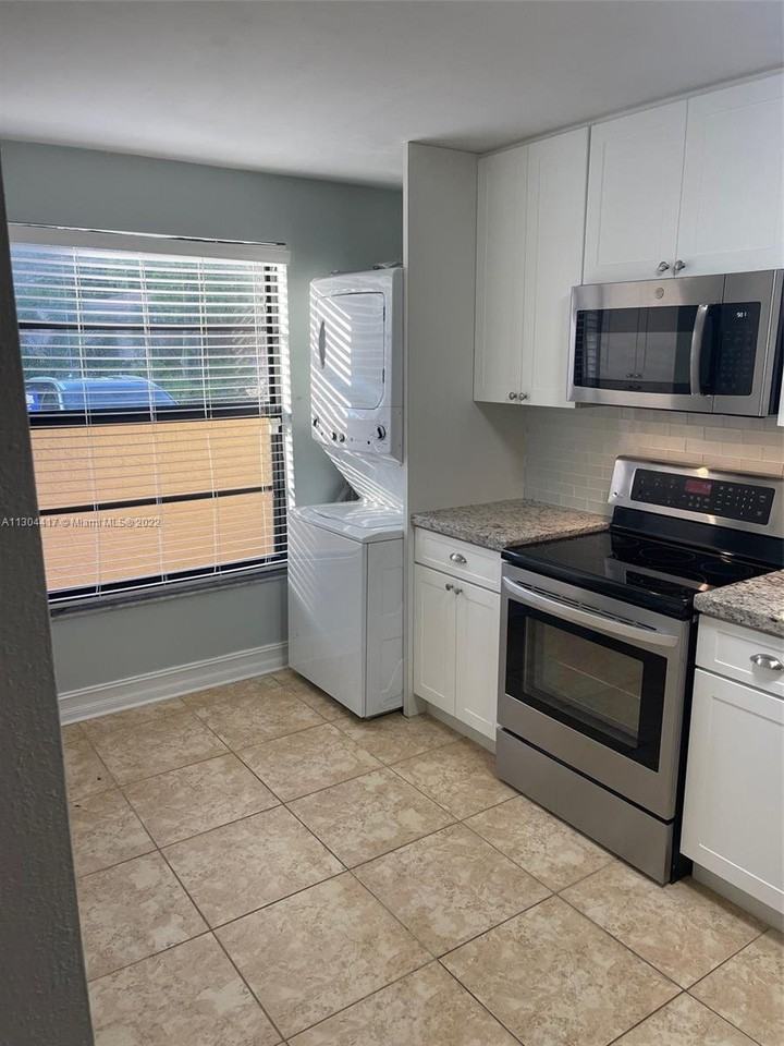 9920 Nw 13th Ct #52 - Photo 3 of 8