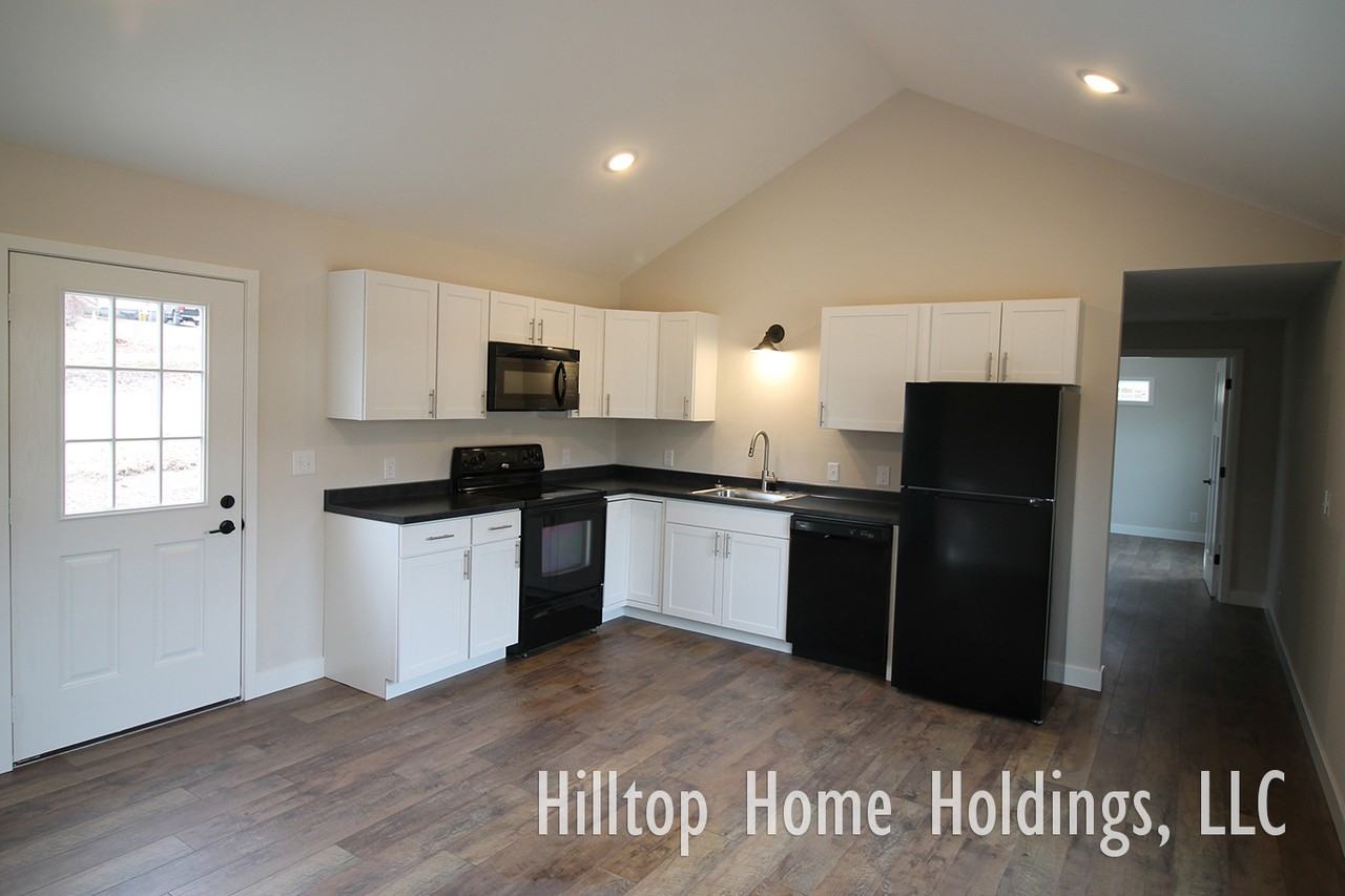 27 Hilltop Rd #27 - Photo 4 of 18